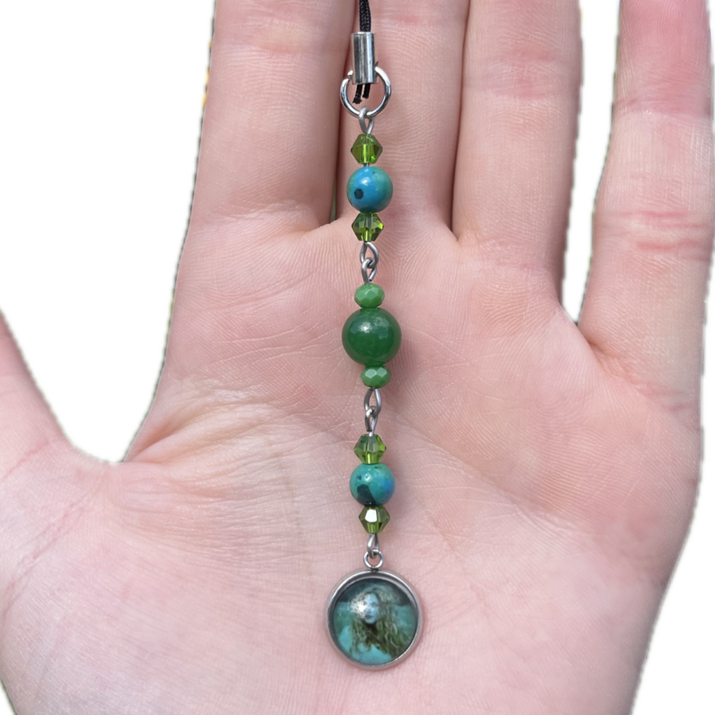 Victoria phone charm