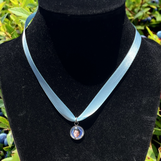Bluebstiel ribbon necklace